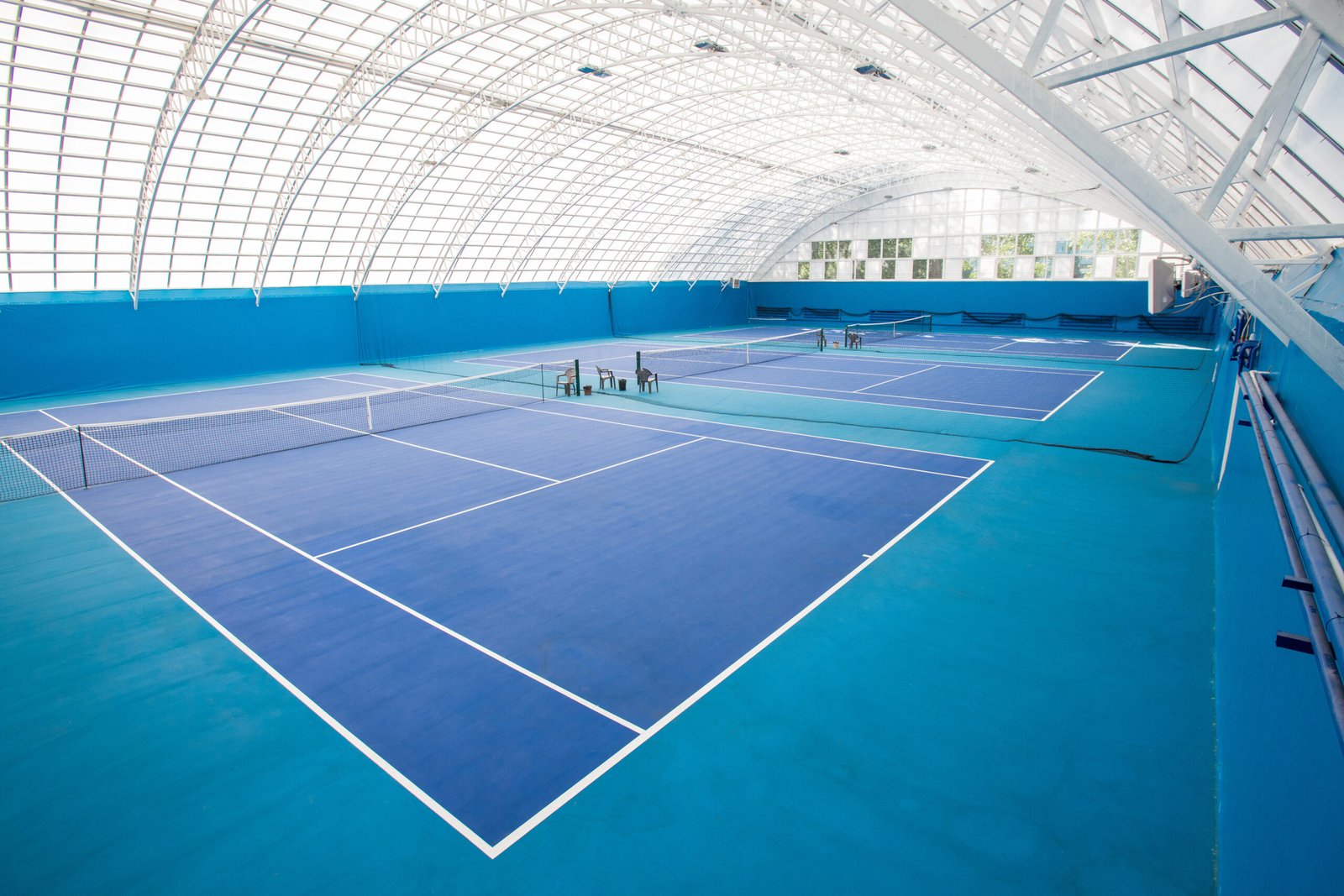 empty-tennis-court-2023-11-27-04-58-40-utc