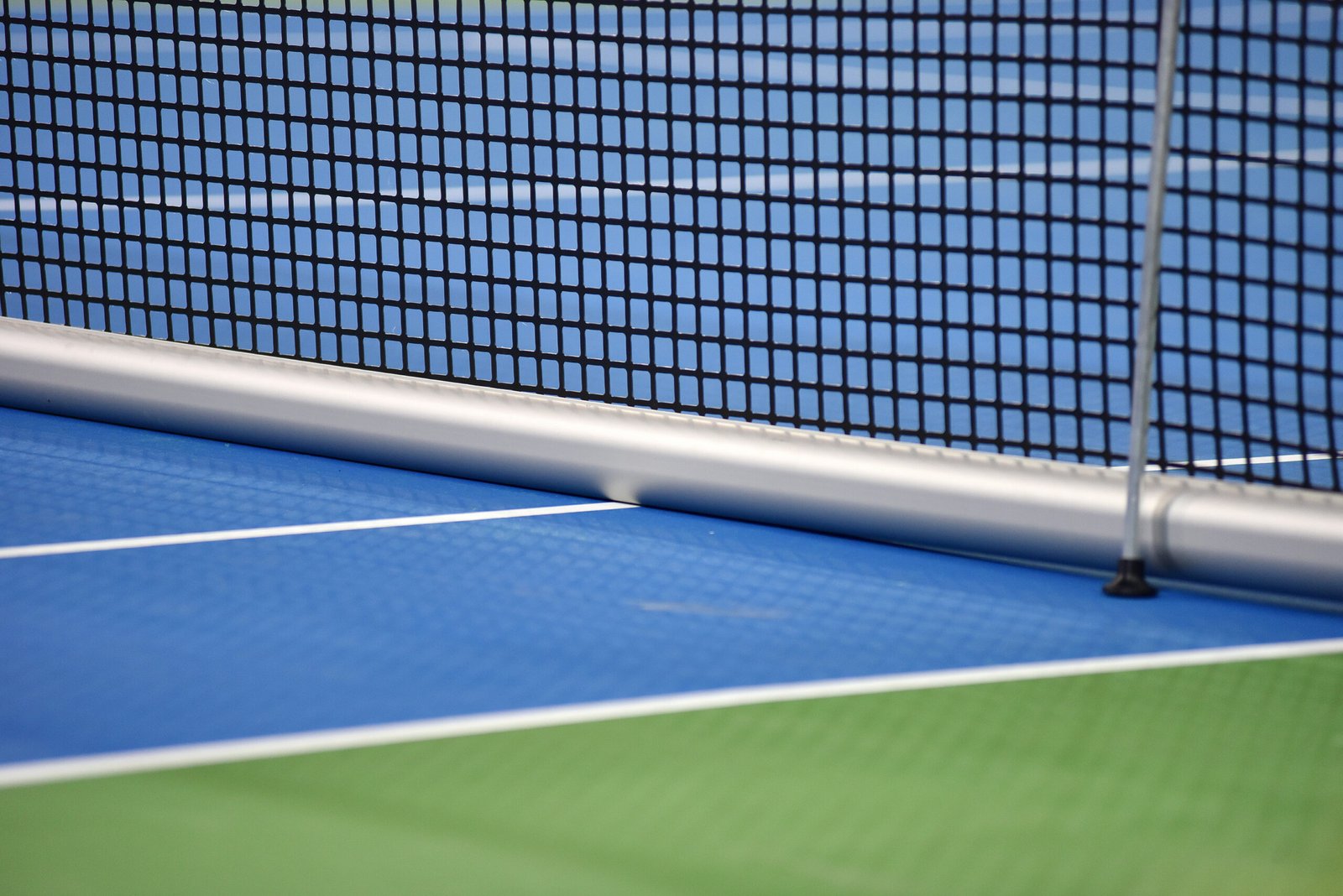 tennis-blue-hard-court-with-net-before-competition-2023-11-27-05-30-27-utc